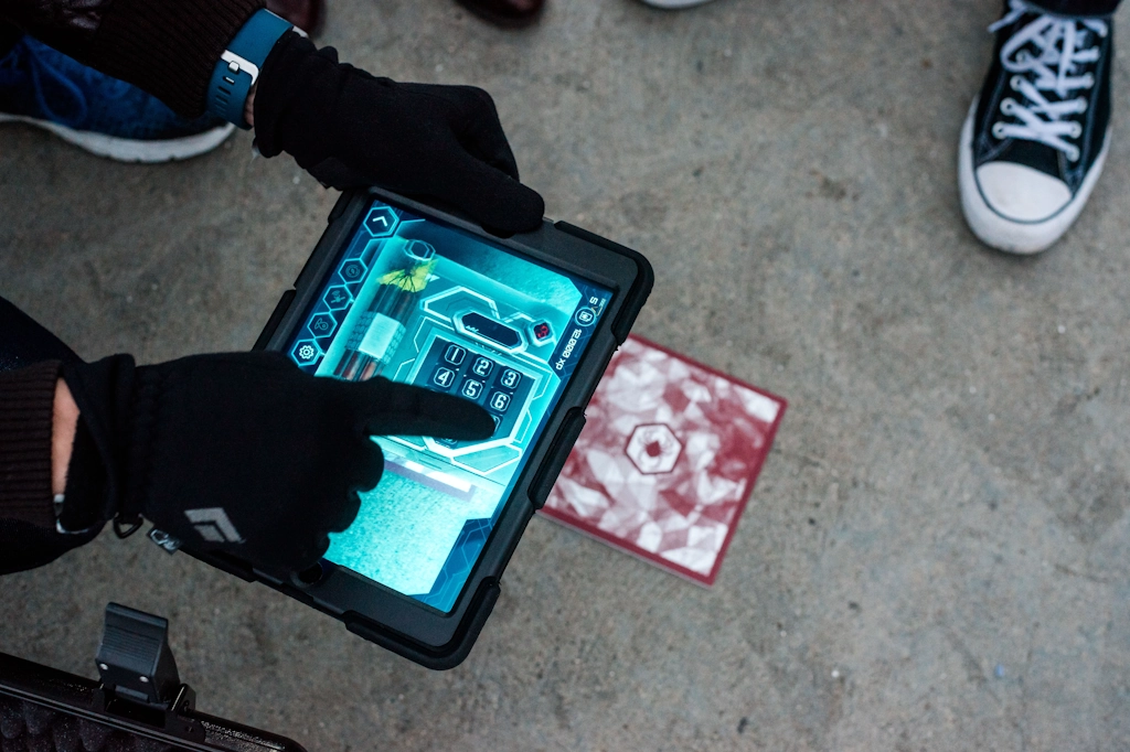 Operation Mindfall - Agenten-Ausrüstung und iPad im Einsatz, Impression 4